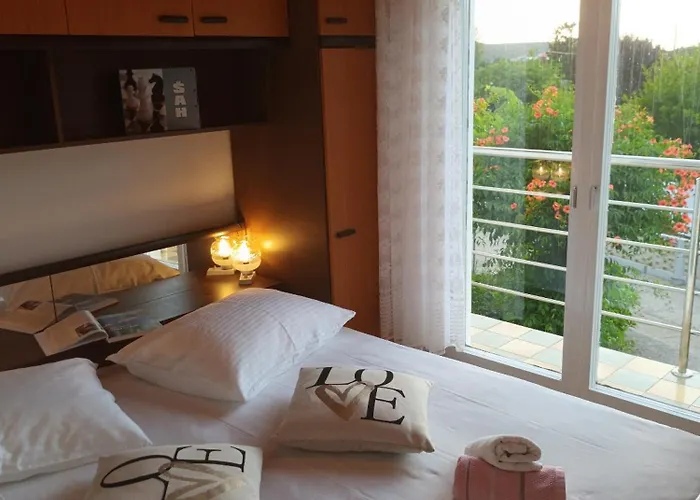 Apartament Family-friendly With Swimming Pool Kampor, Rab - 16865